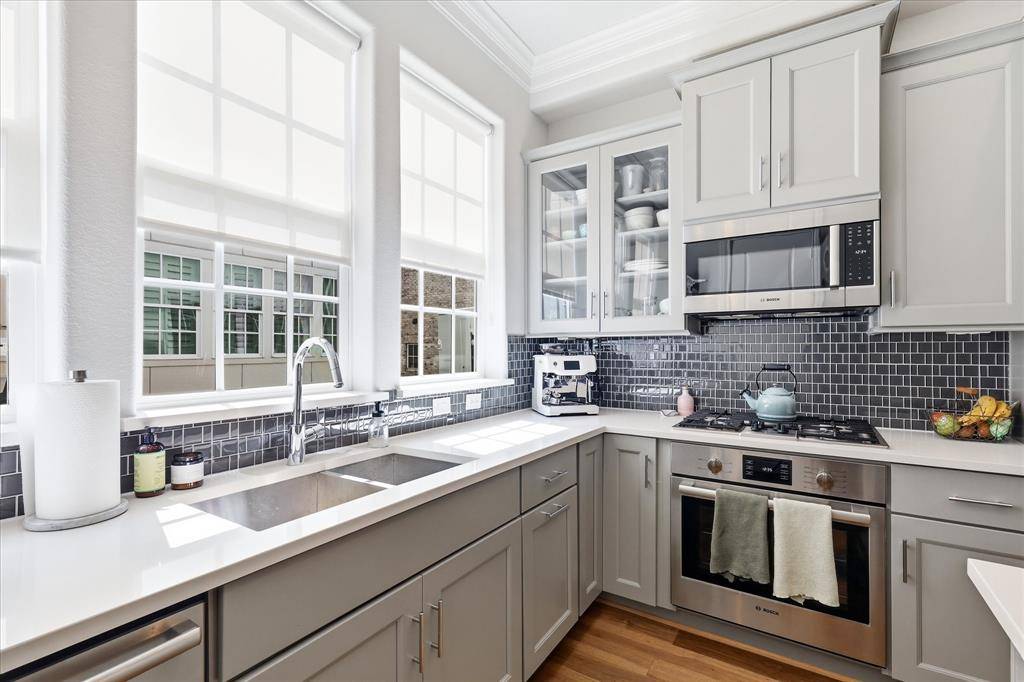 7333 Valley View Lane #702, Dallas, TX 75240