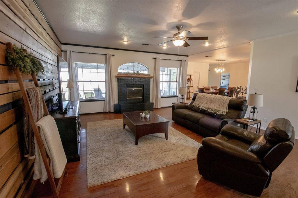 514 Preston Drive, Pottsboro, TX 75076