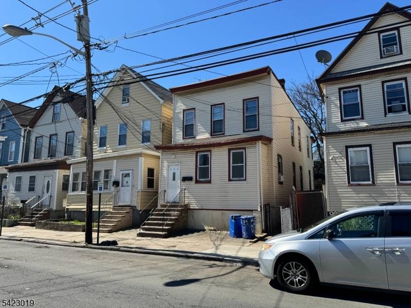 638 Franklin St, Elizabeth City, NJ 07206