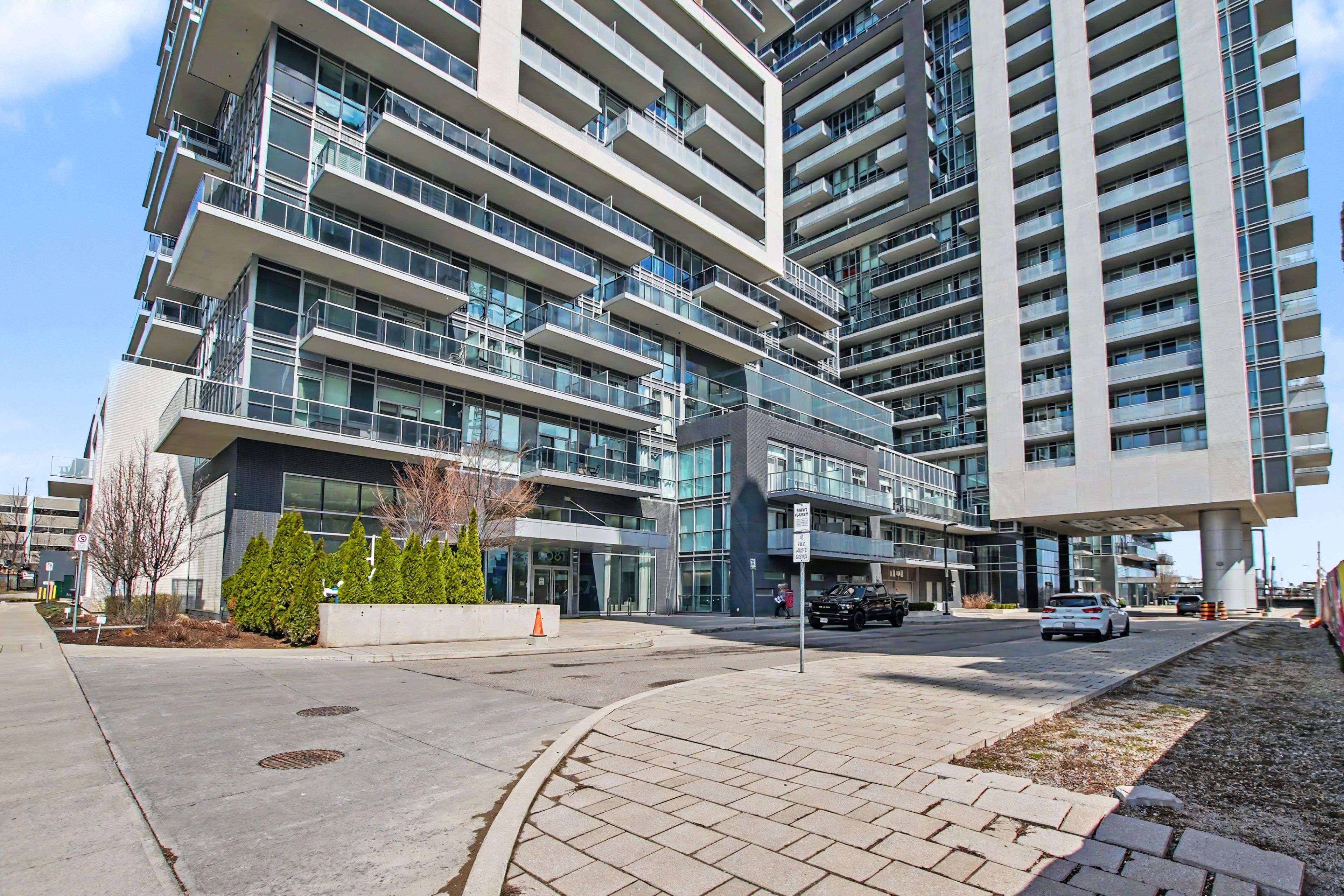 2081 Fairview ST #703, Burlington, ON L7R 0E4