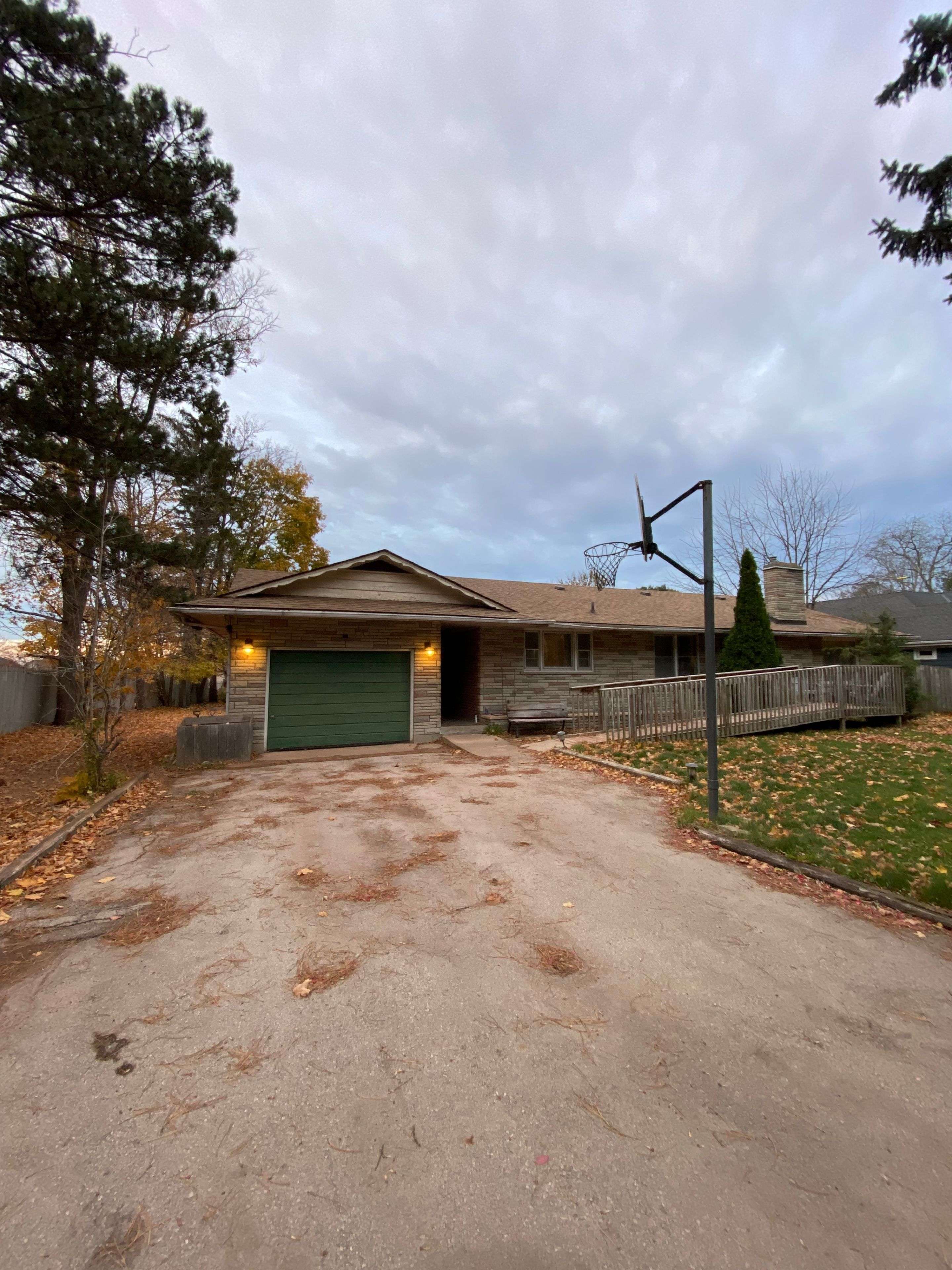 260 Main ST W, Grimsby, ON L3M 1S4