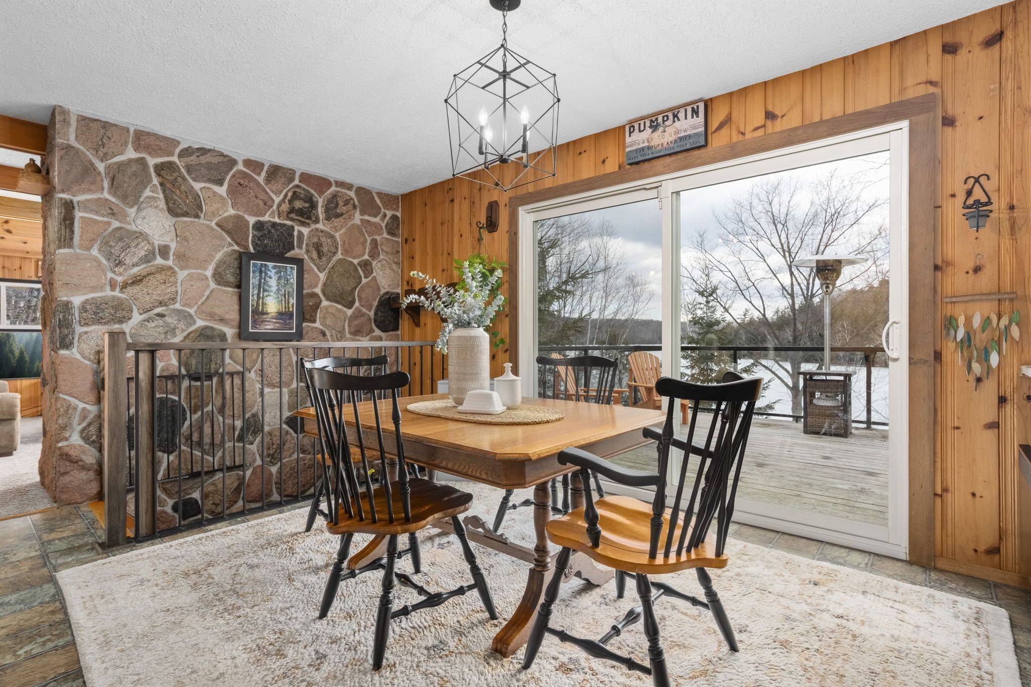 527 Harp Lake RD, Huntsville, ON P1H 2J6