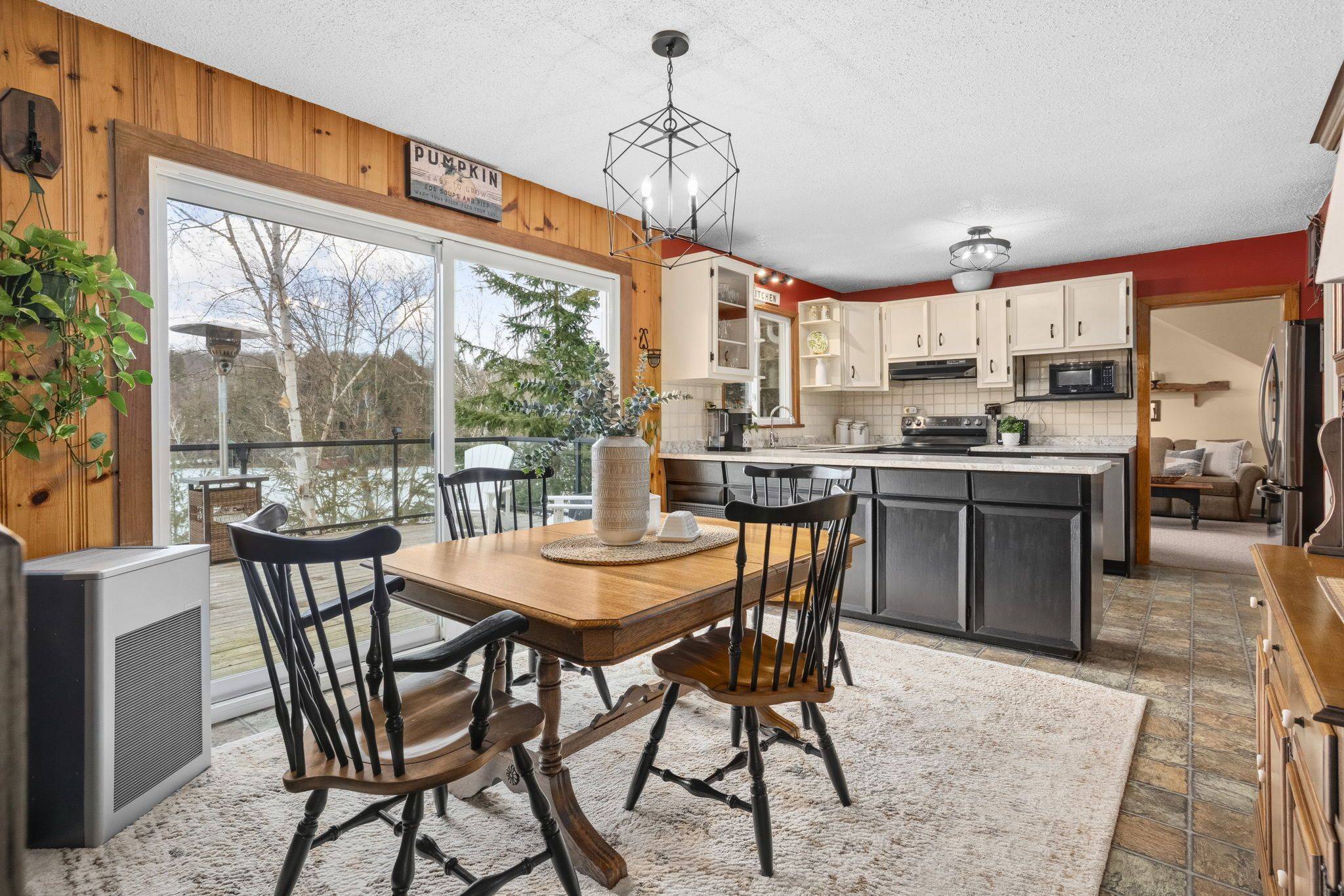 527 Harp Lake RD, Huntsville, ON P1H 2J6