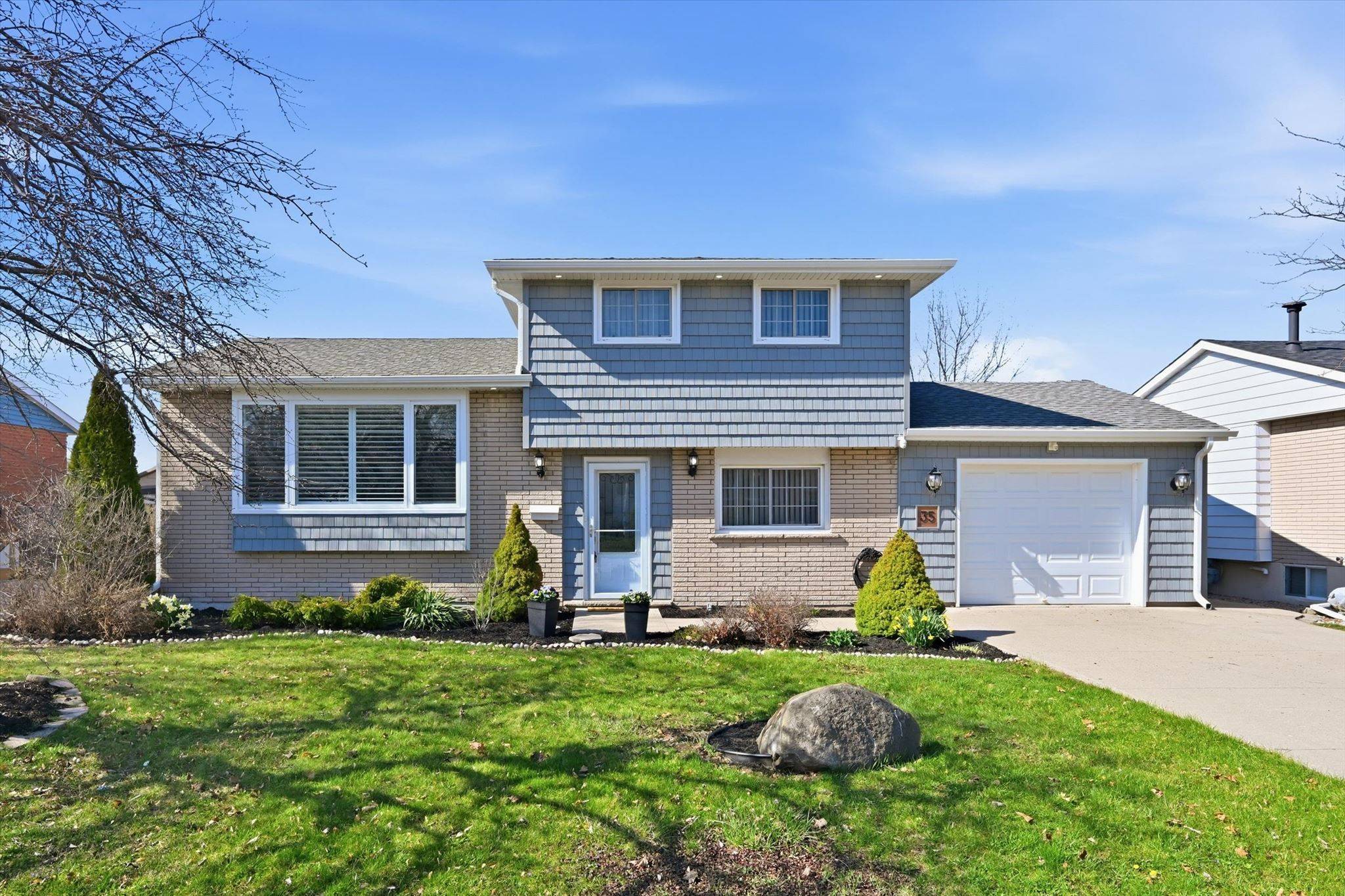 35 Viking DR, Grimsby, ON L3M 3V2