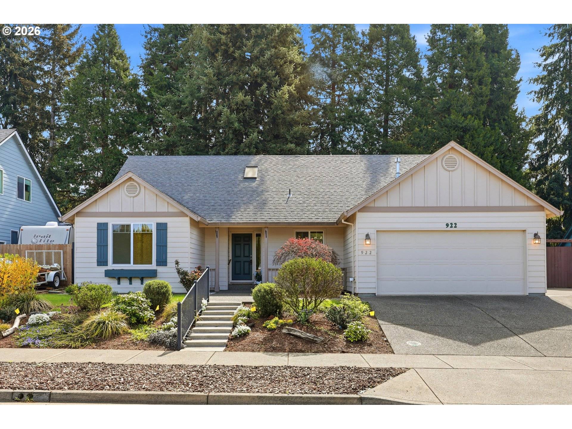 922 NE TRAVIS DR, Silverton, OR 97381