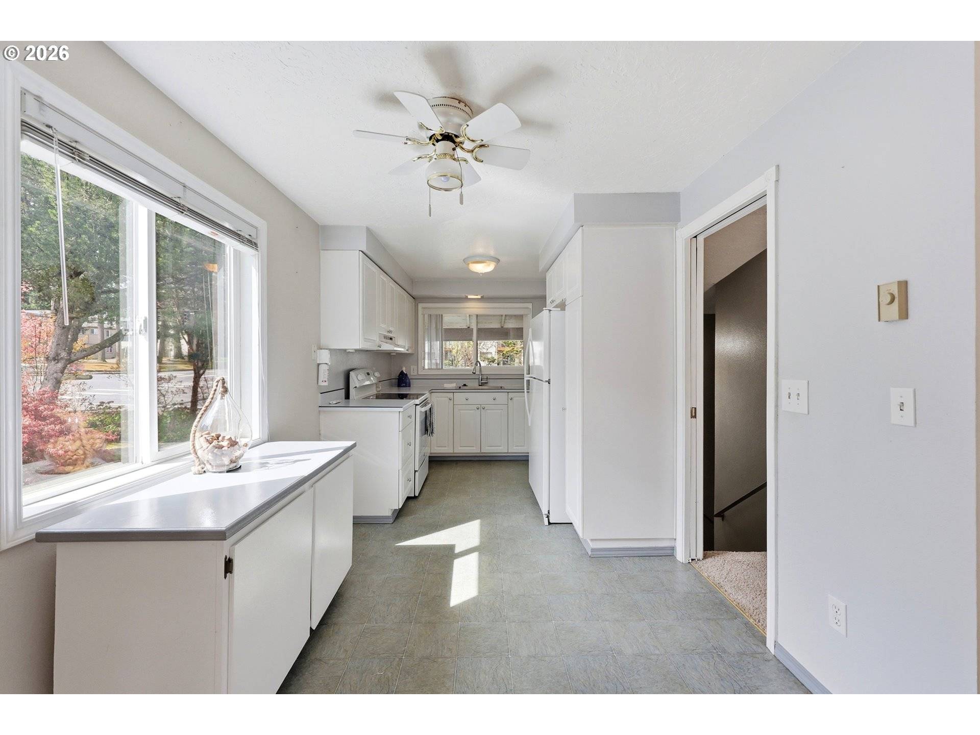 100 NE KANE DR, Gresham, OR 97030