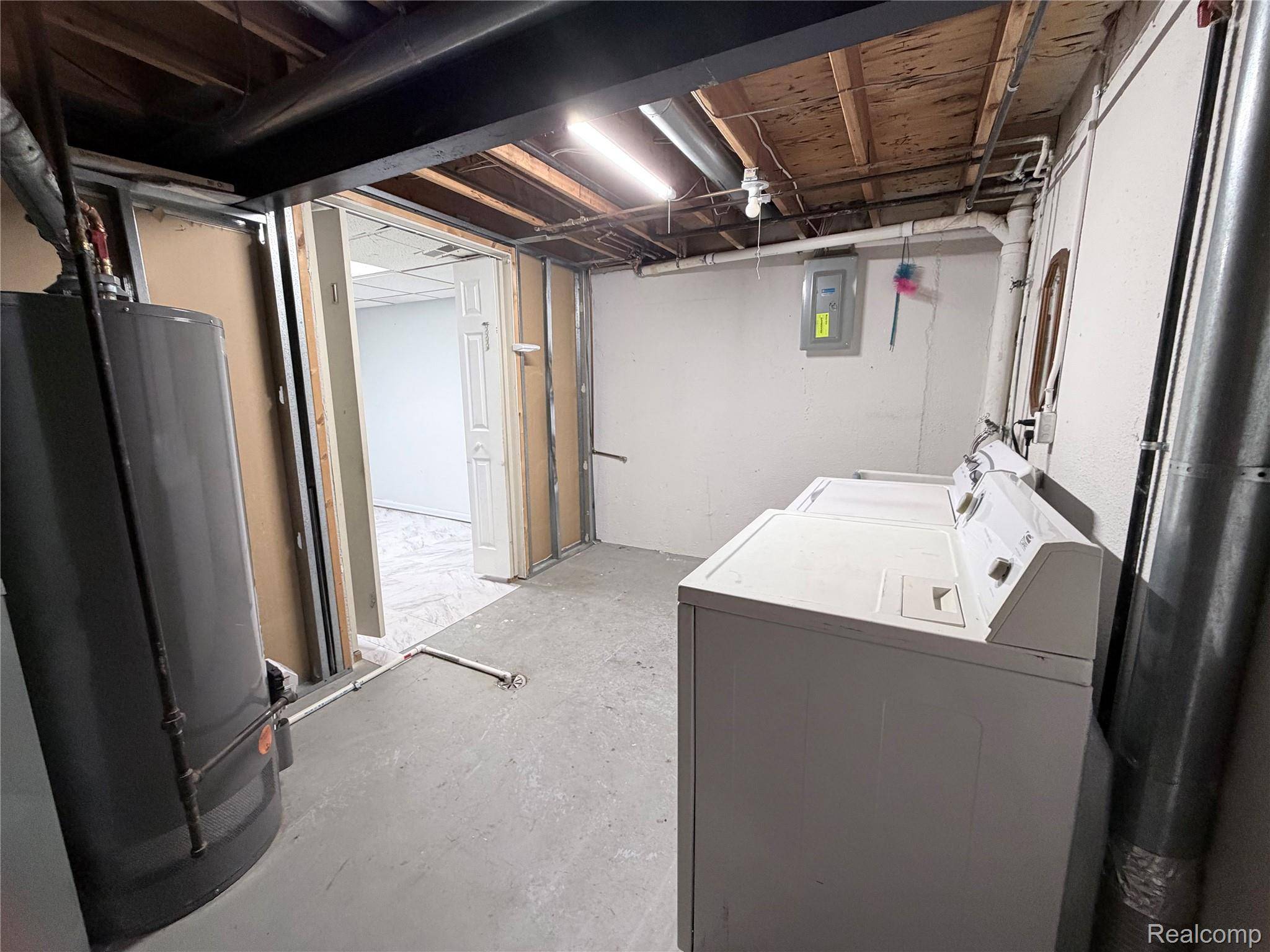 8936 Scotia DR, Sterling Heights, MI 48312