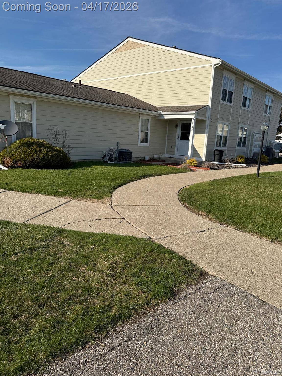 39845 Village Wood LN #379, Novi, MI 48375