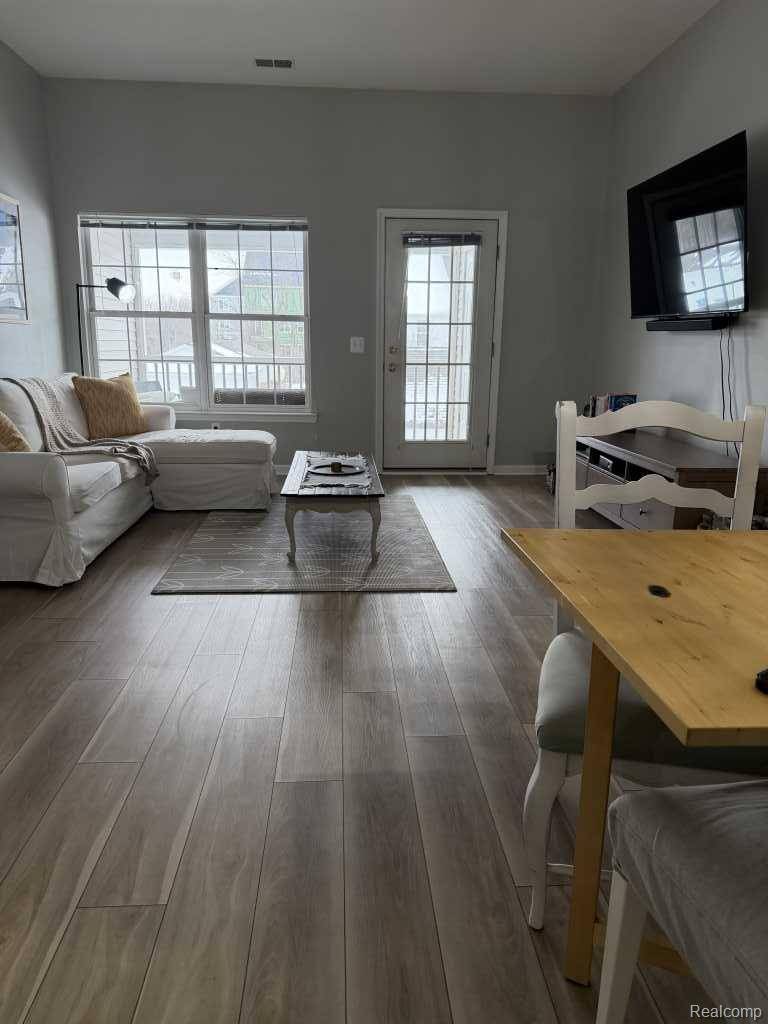 2775 S Knightsbridge CIR, Ann Arbor, MI 48105