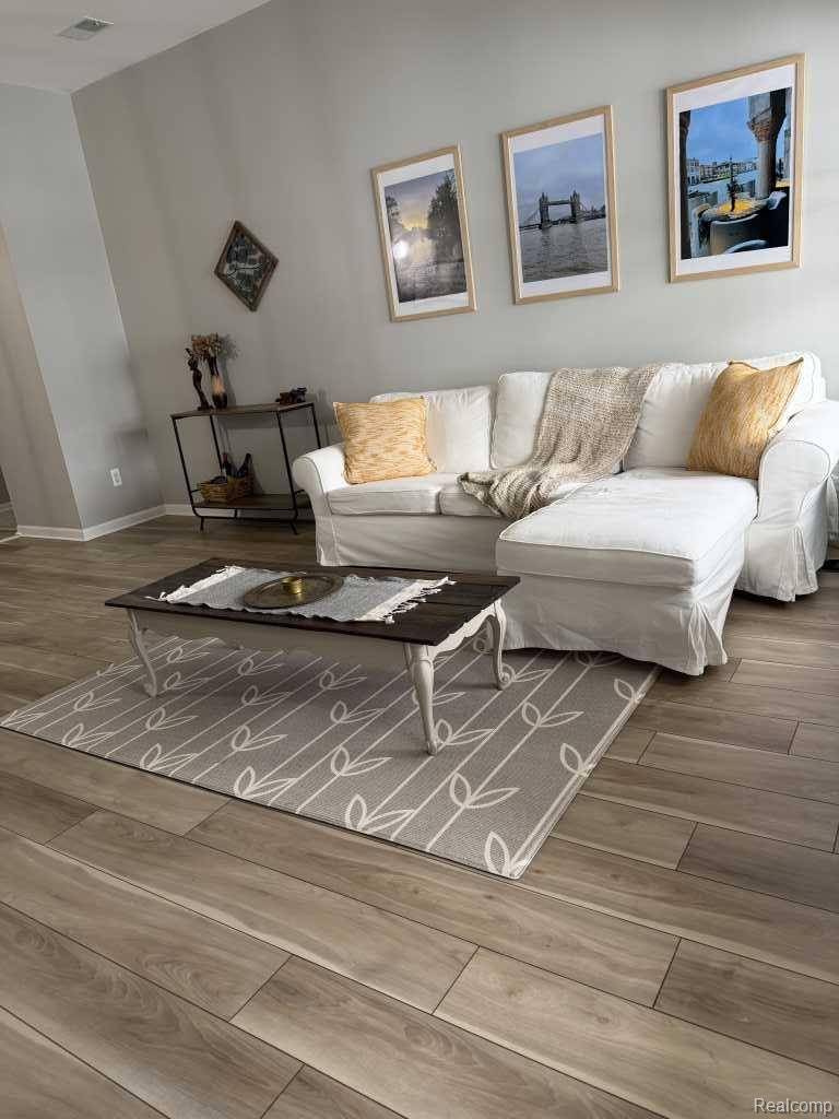 2775 S Knightsbridge CIR, Ann Arbor, MI 48105