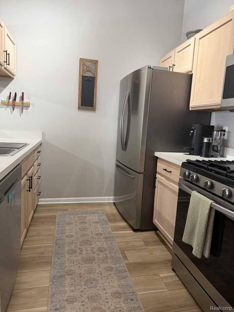 2775 S Knightsbridge CIR, Ann Arbor, MI 48105