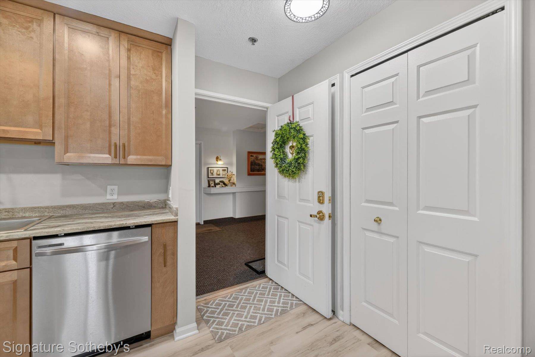 1155 S Lake DR #71, Novi, MI 48377