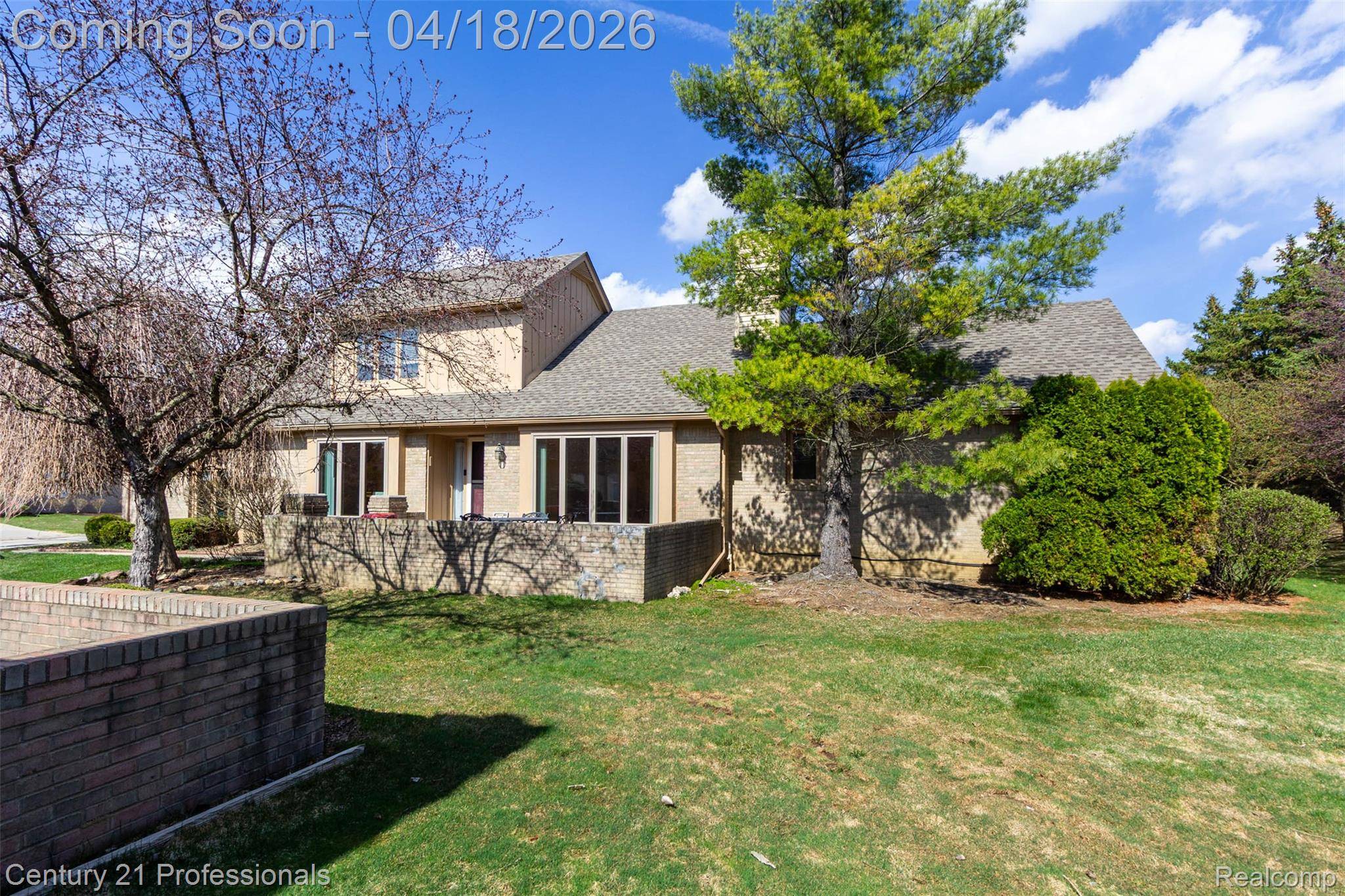 1256 Autumn DR, Troy, MI 48098