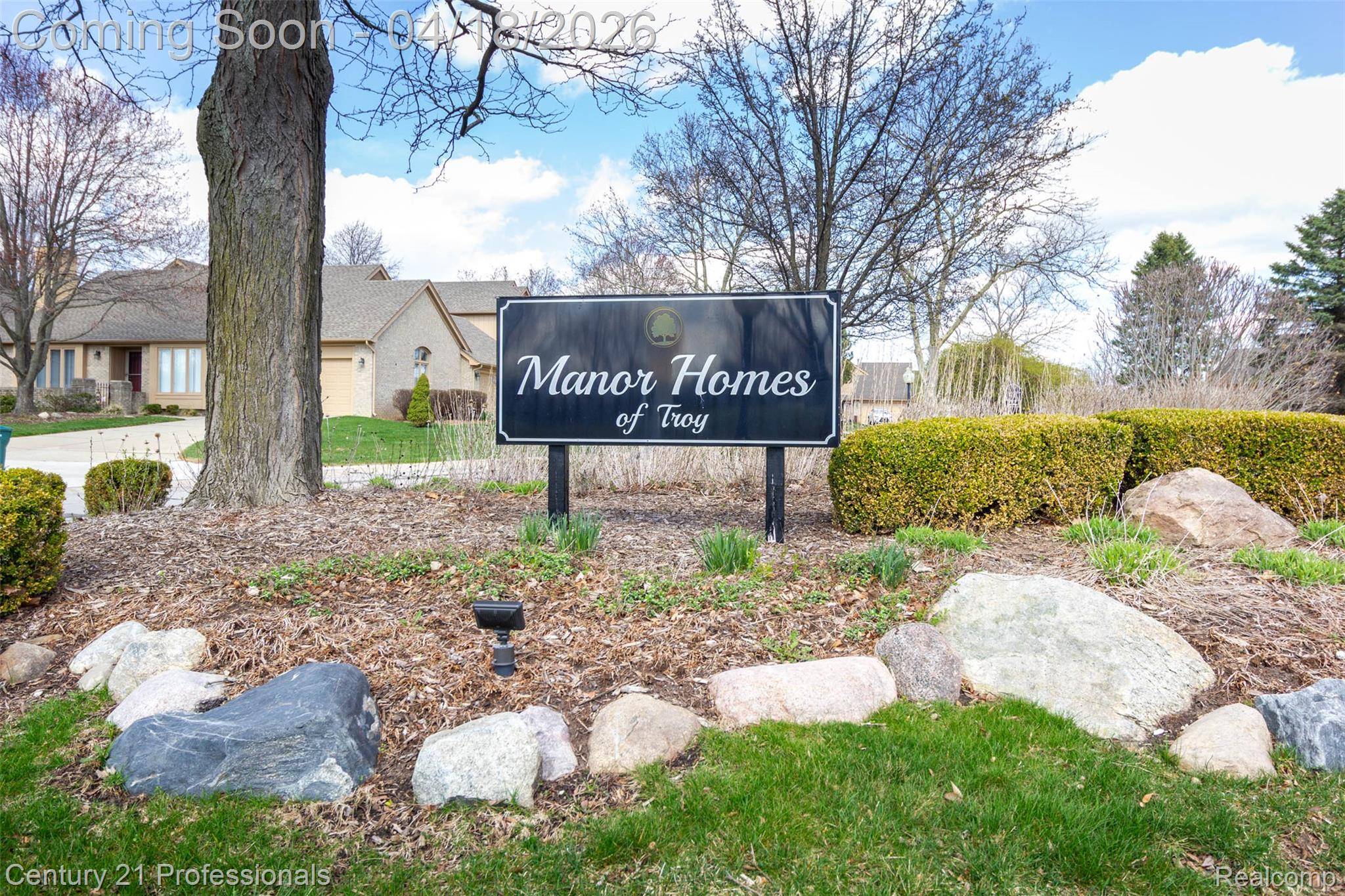 1256 Autumn DR, Troy, MI 48098