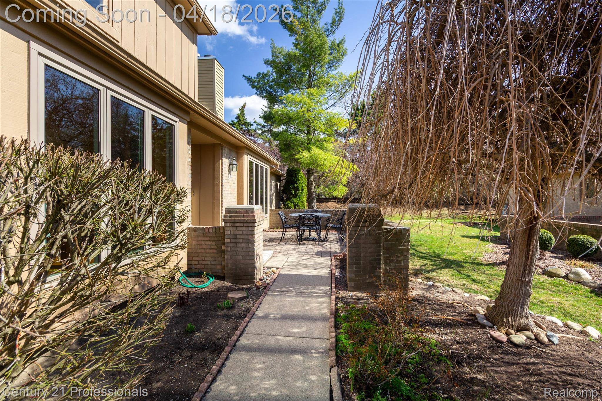 1256 Autumn DR, Troy, MI 48098