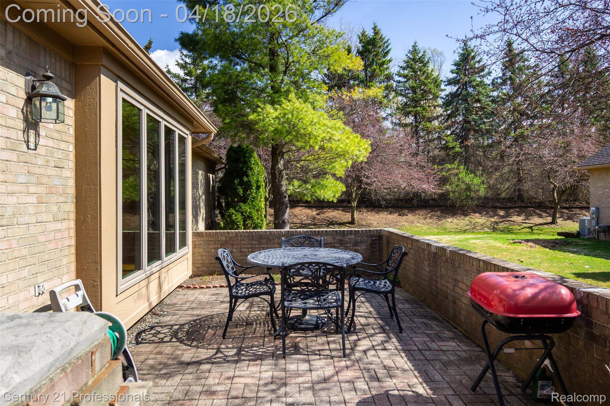 1256 Autumn DR, Troy, MI 48098