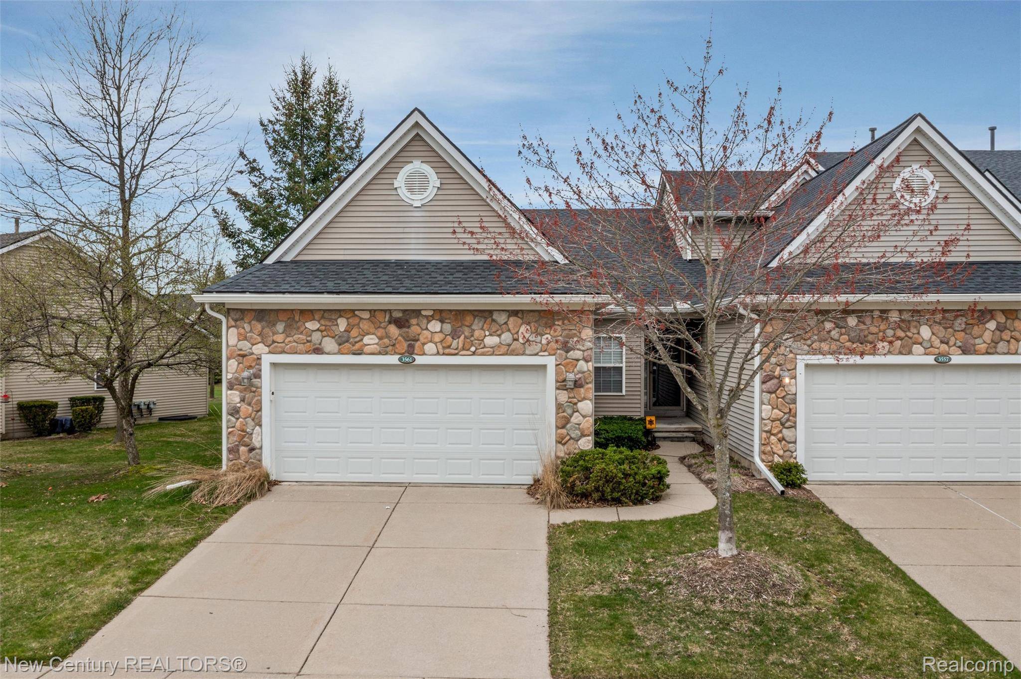 3561 Grove LN, Auburn Hills, MI 48326