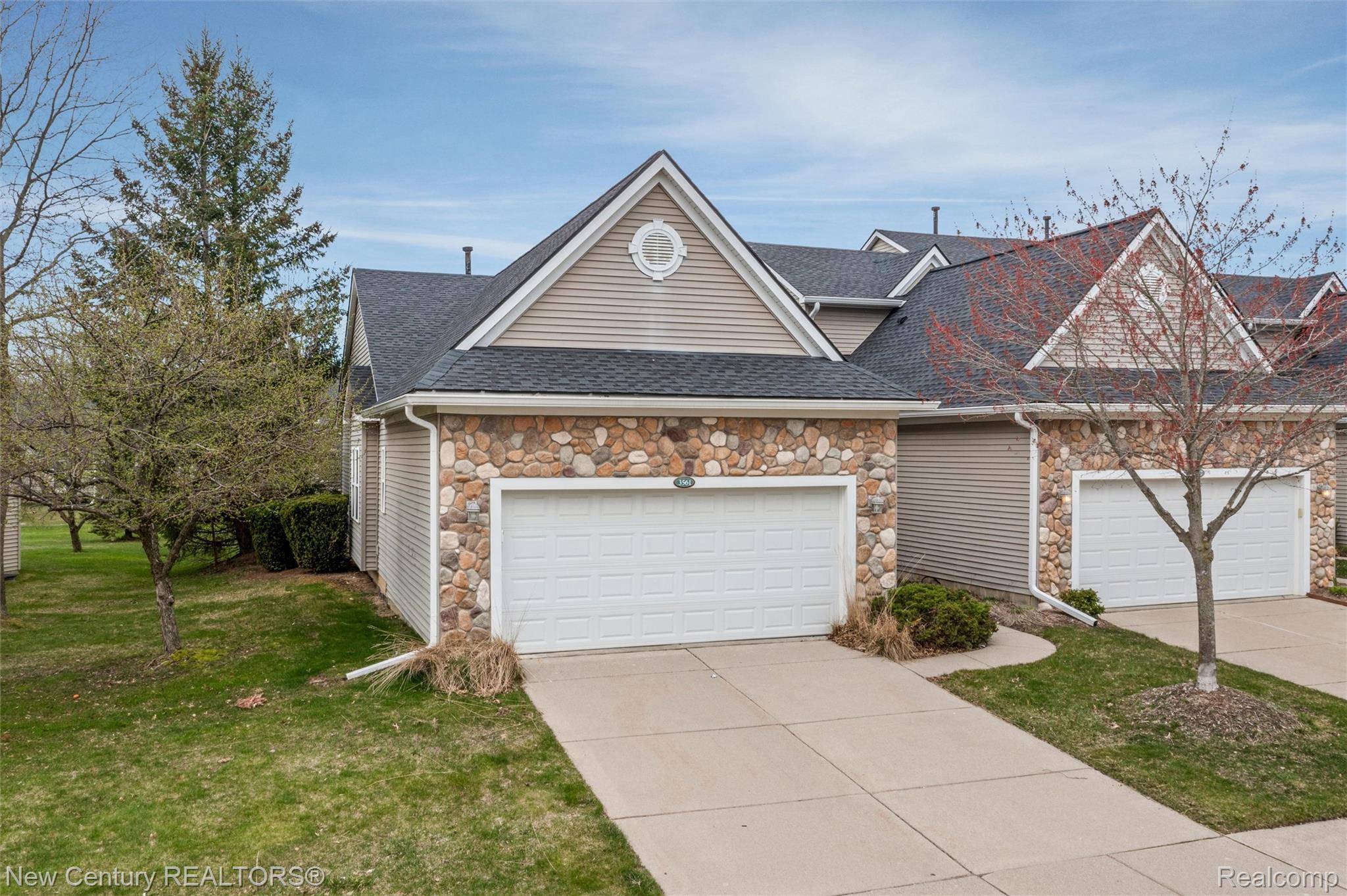 3561 Grove LN, Auburn Hills, MI 48326