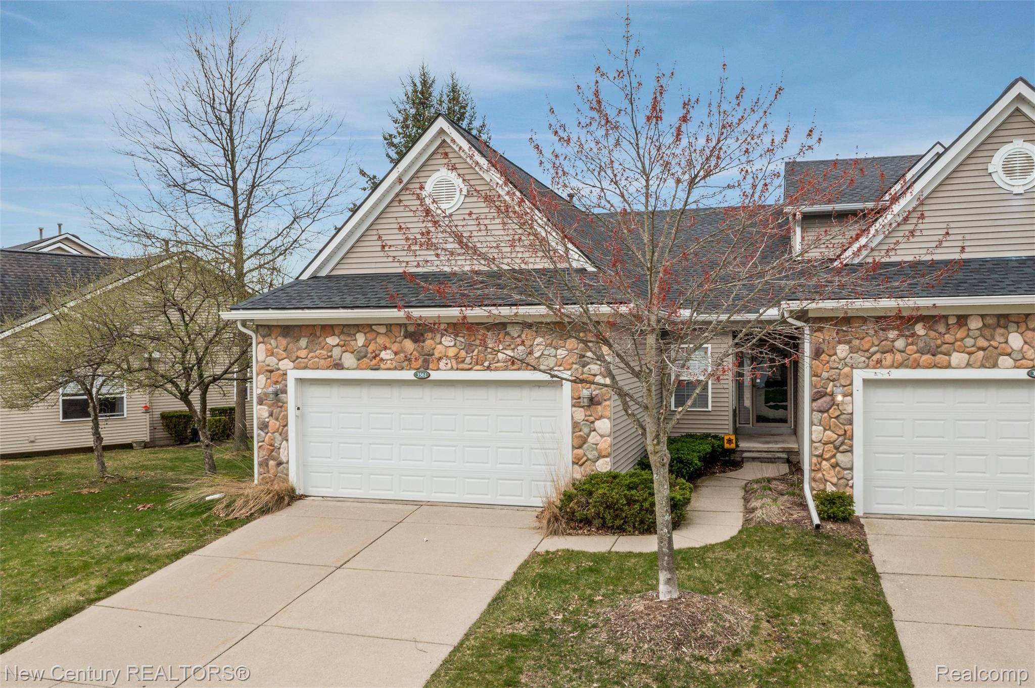 3561 Grove LN, Auburn Hills, MI 48326