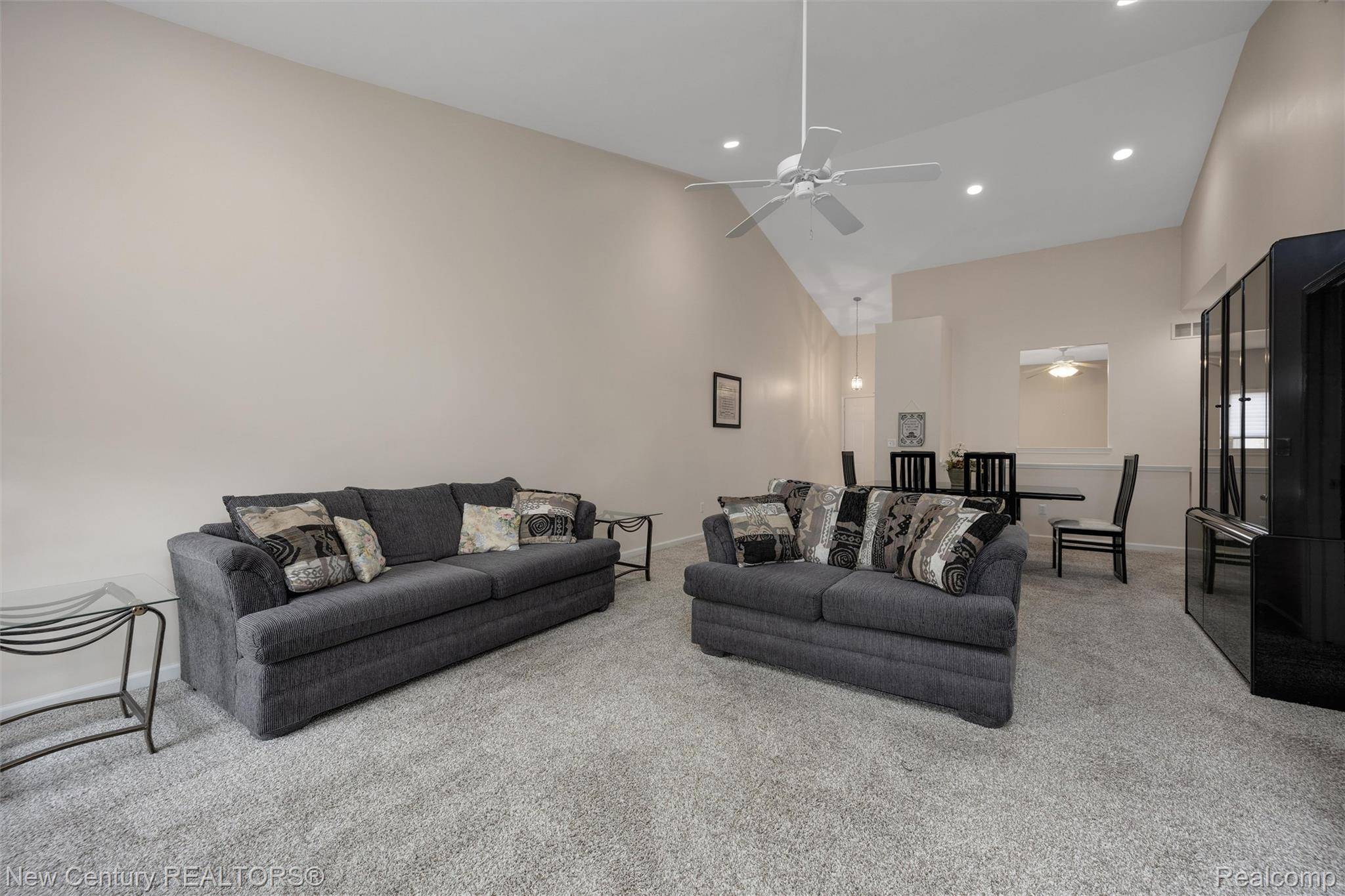 3561 Grove LN, Auburn Hills, MI 48326