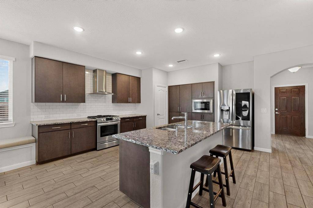 1261 Pleasant Knoll Trail, Aubrey, TX 76227