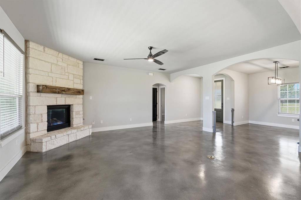 4870 County Road 1037, Celeste, TX 75423