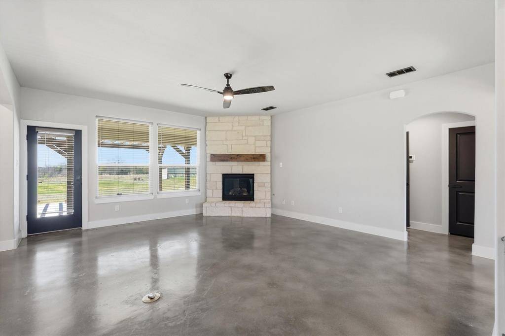 4870 County Road 1037, Celeste, TX 75423