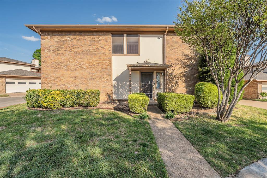 94 Morrow Drive, Bedford, TX 76021