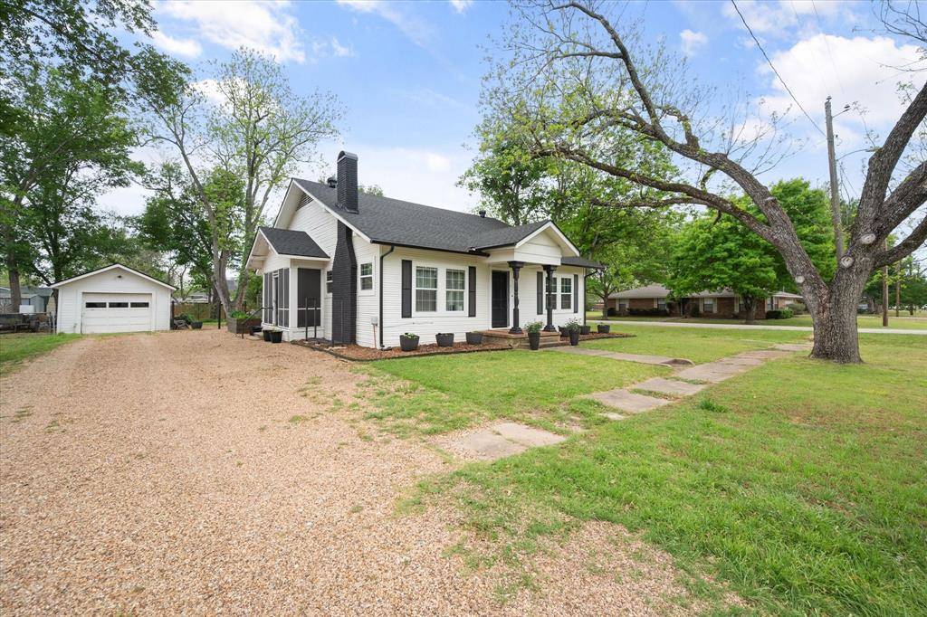 211 SW 4th Street, Kerens, TX 75144
