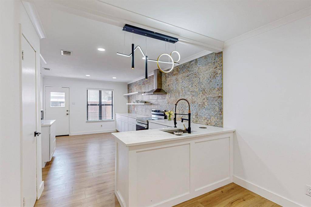 13838 Methuen Green Street, Dallas, TX 75240