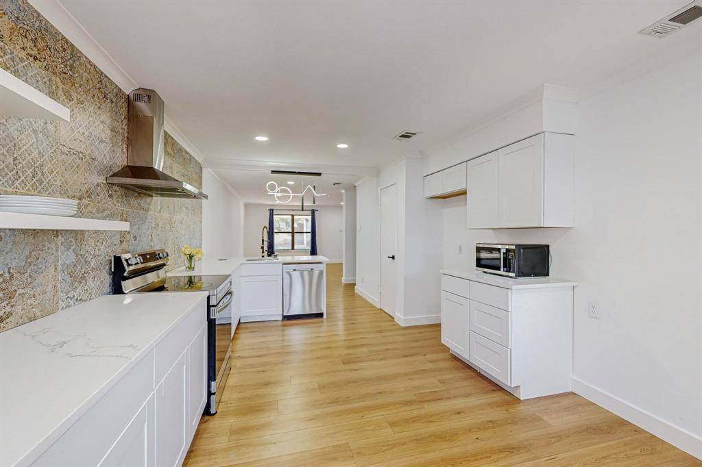 13838 Methuen Green Street, Dallas, TX 75240