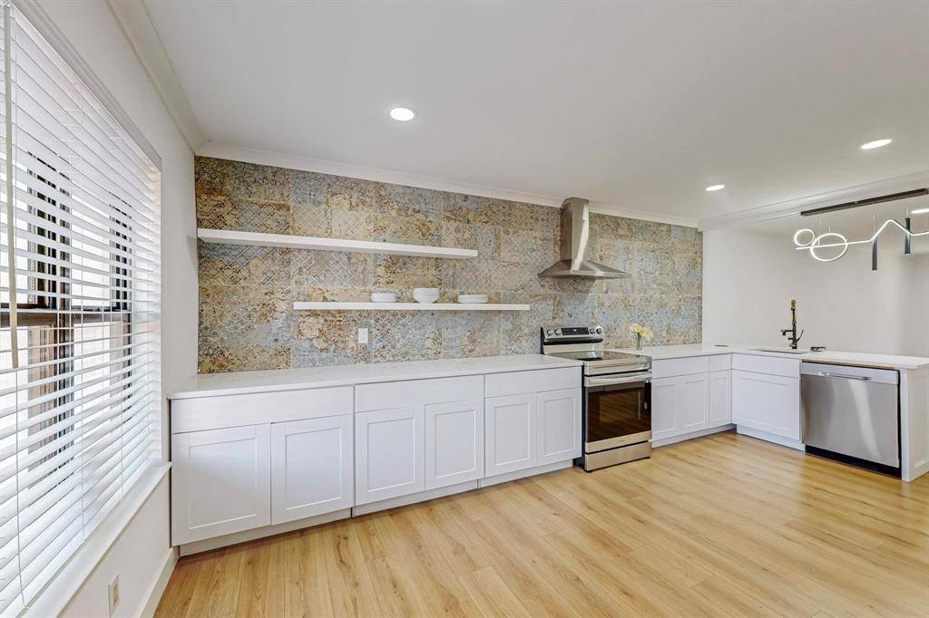 13838 Methuen Green Street, Dallas, TX 75240