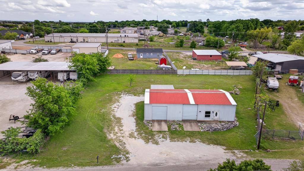 721 Comanche Cove Drive, Granbury, TX 76048