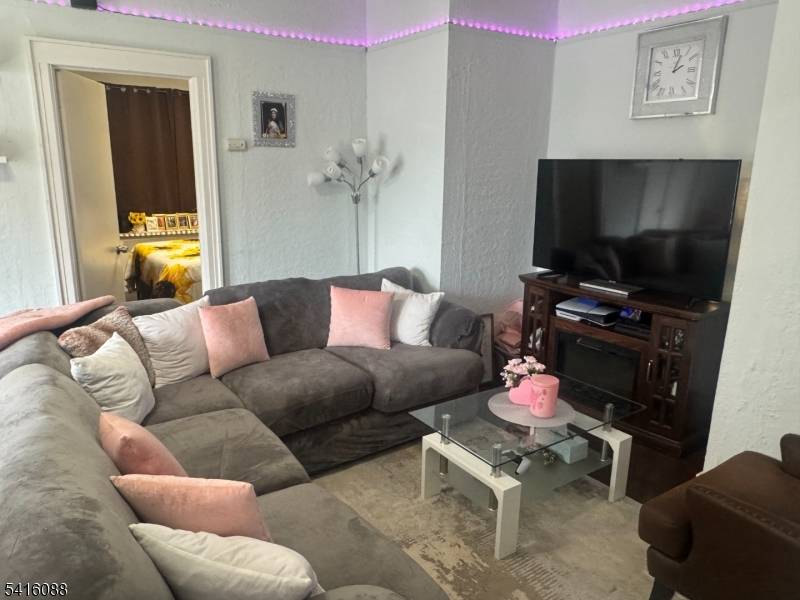 16 Roosevelt Ave, Dumont Boro, NJ 07628