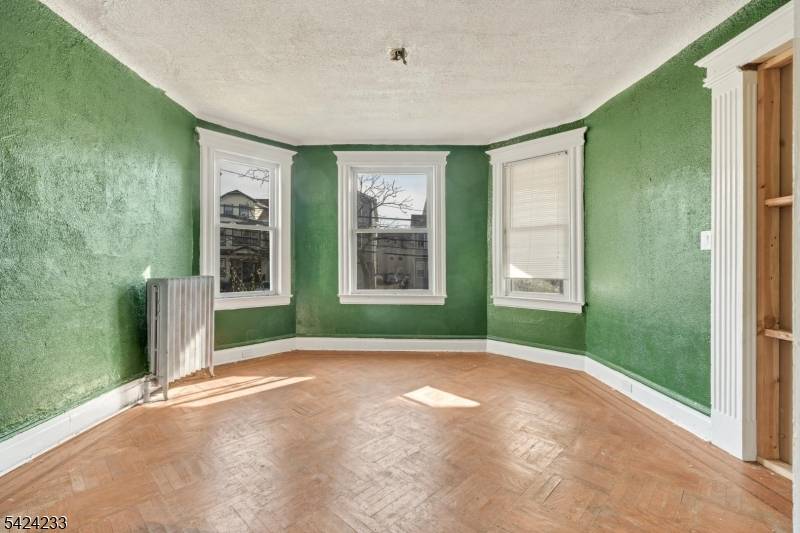 189-191 Scheerer Ave, Newark City, NJ 07112