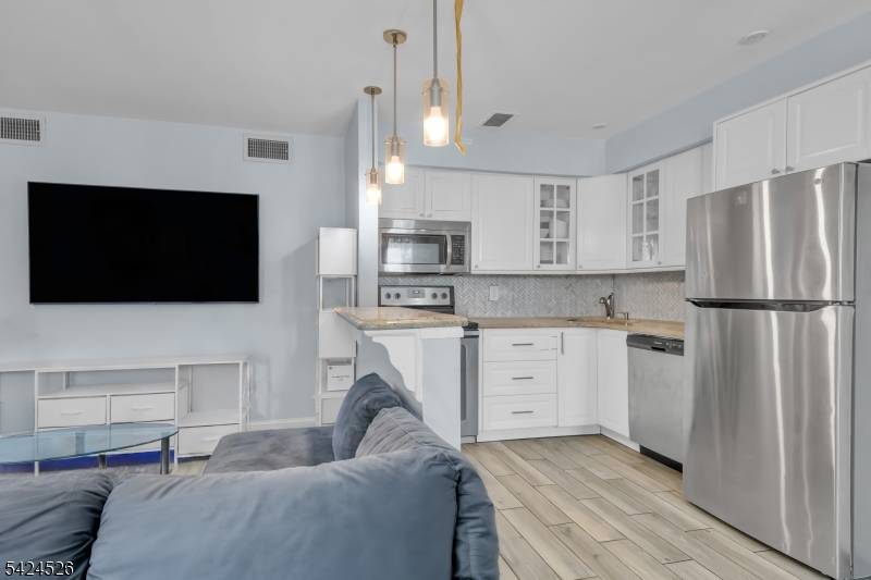 1003 Unicorn Way #H1, Clifton City, NJ 07011