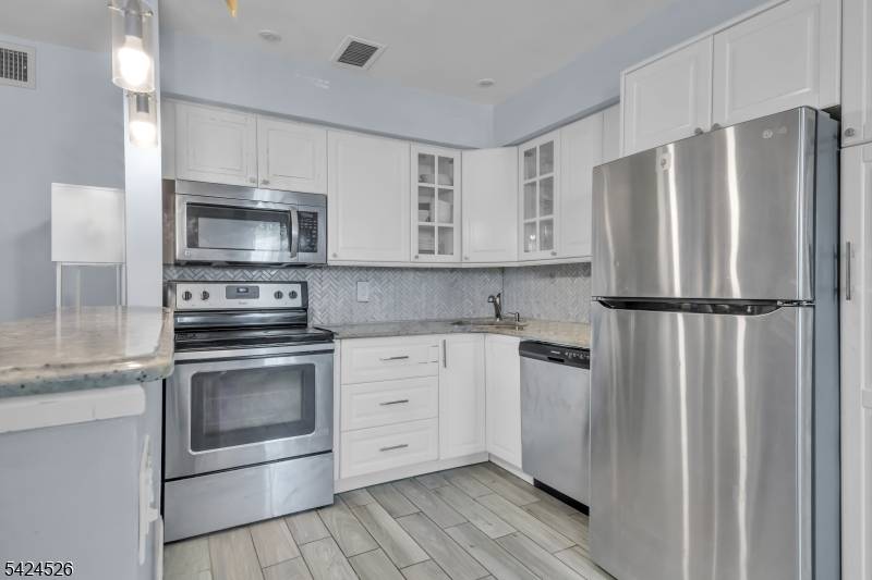 1003 Unicorn Way #H1, Clifton City, NJ 07011