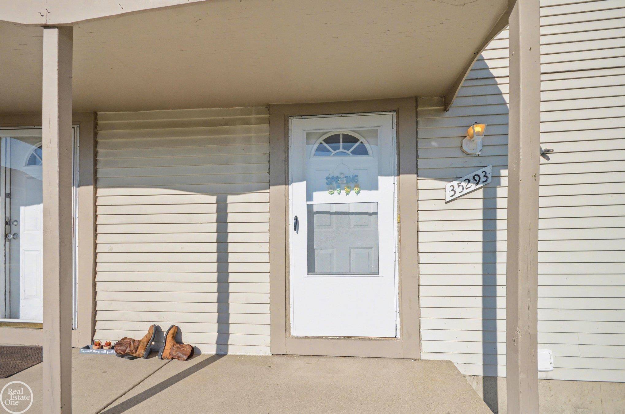 35293 TERRYBROOK DR, Sterling Heights, MI 48312