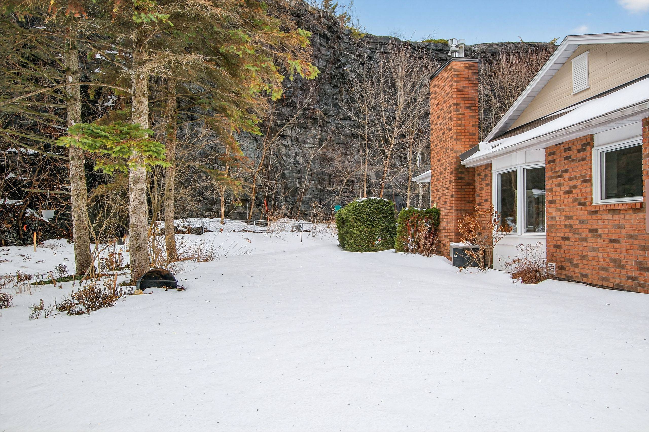 100 Darlington Private W, Hunt Club - Windsor Park Village And Area, ON K1V 0X8