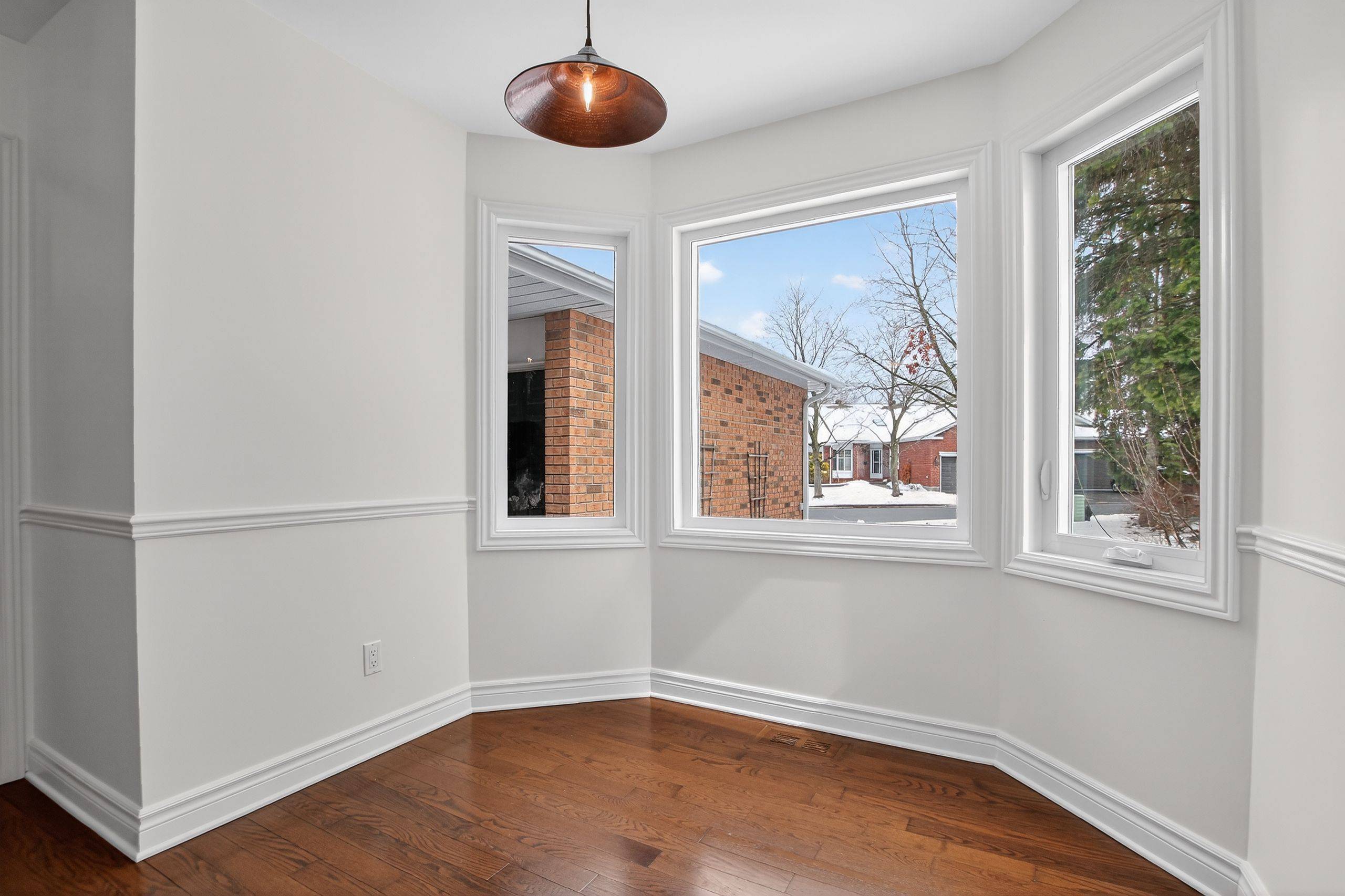 100 Darlington Private W, Hunt Club - Windsor Park Village And Area, ON K1V 0X8