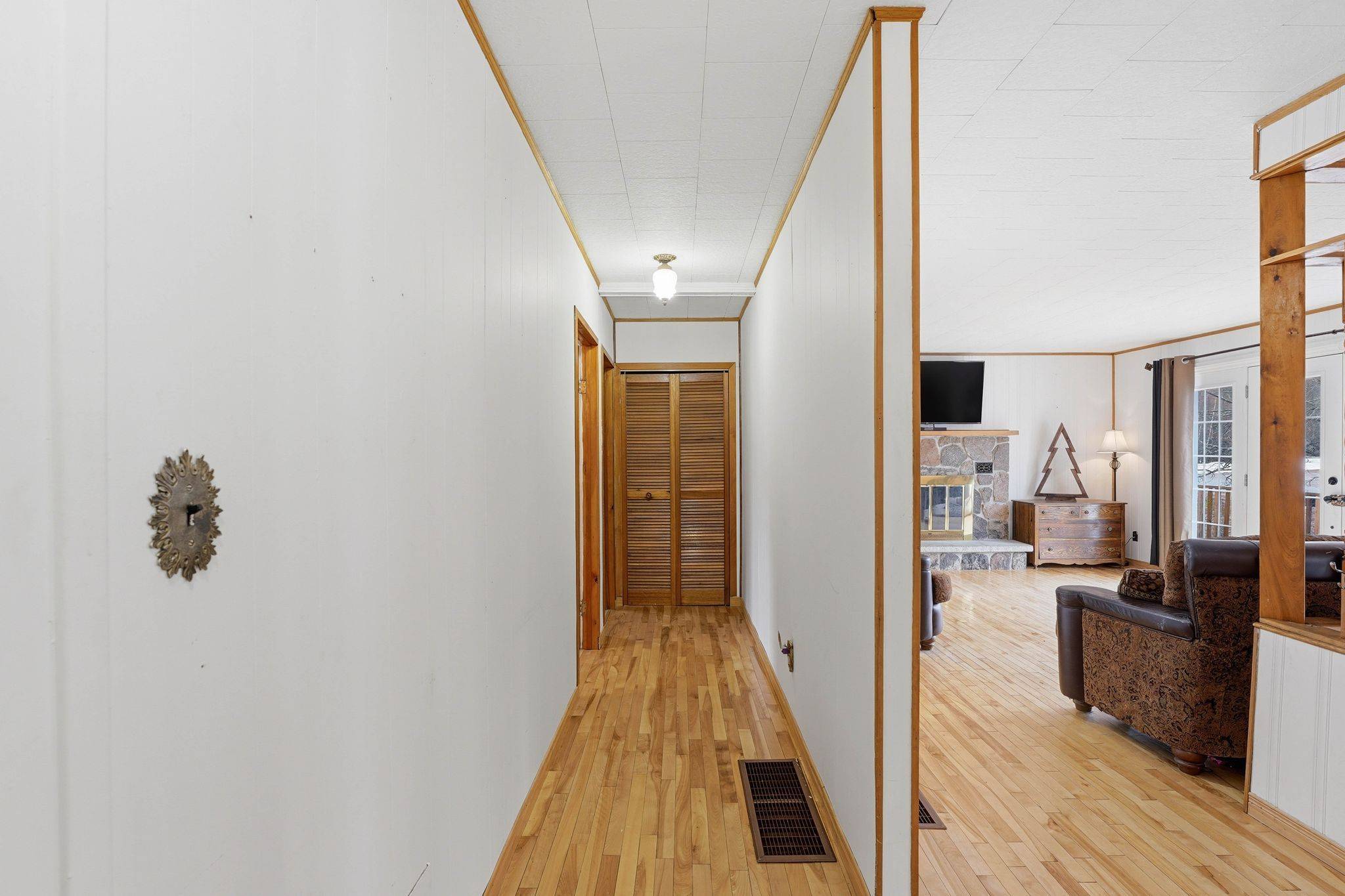 301 Hybla RD, Hastings Highlands, ON K0L 1C0