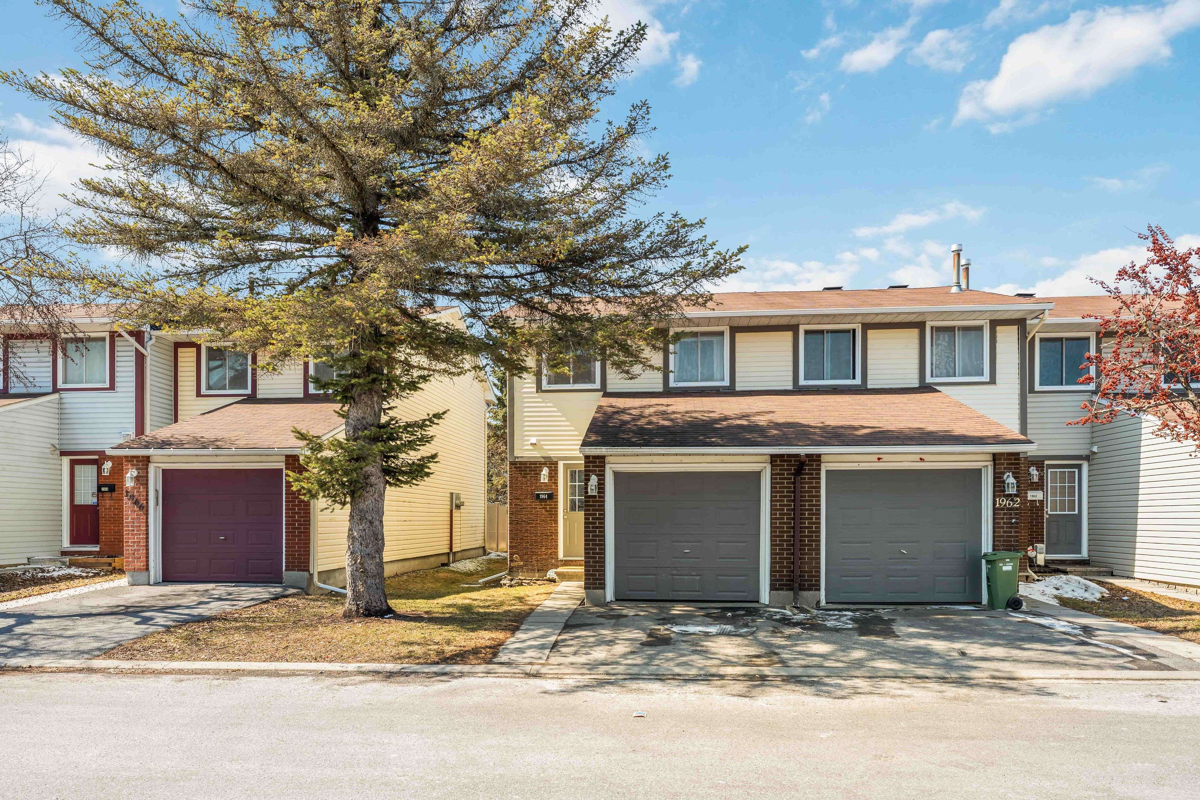 1964 Garden Park LN, Blackburn Hamlet, ON K1B 5B2