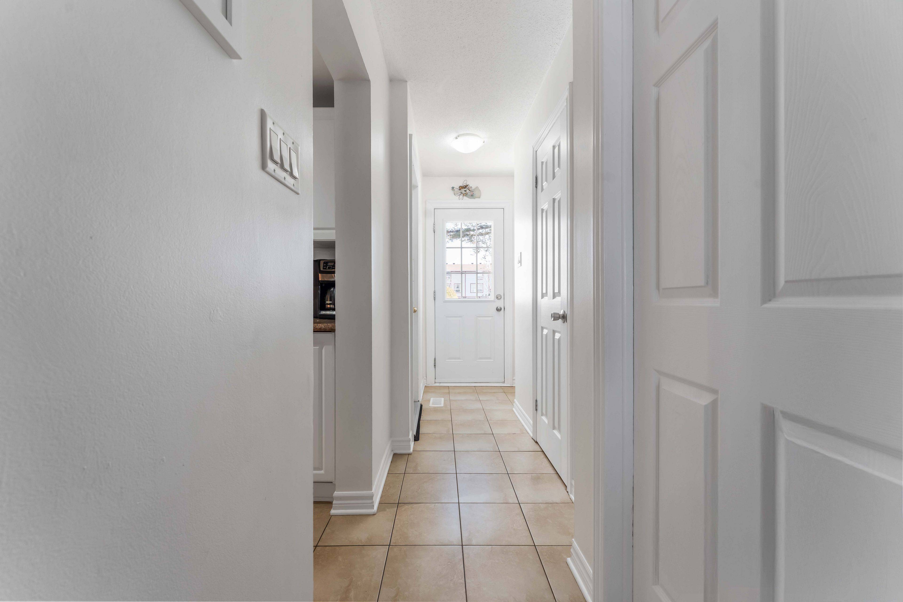 1964 Garden Park LN, Blackburn Hamlet, ON K1B 5B2