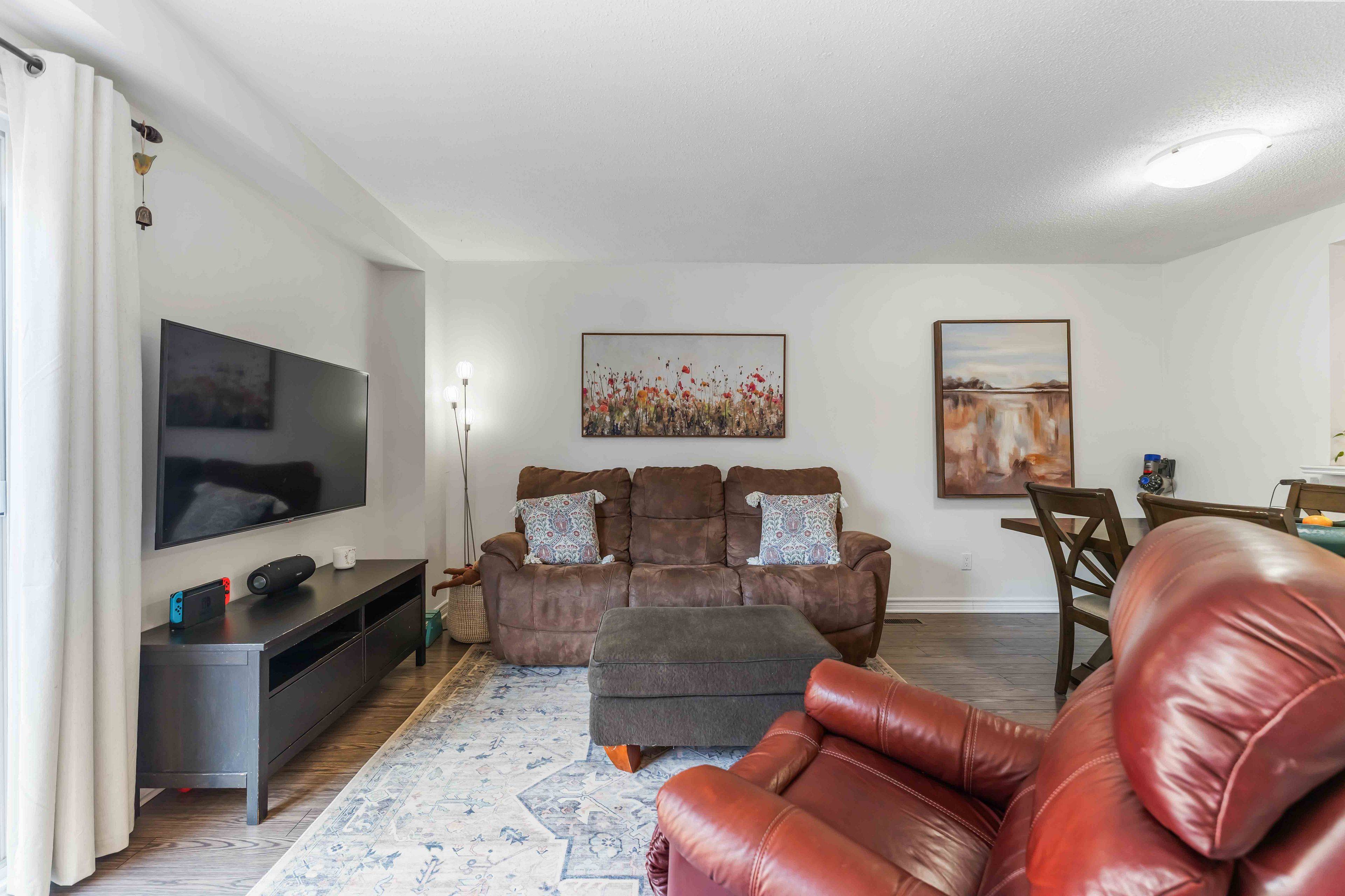 1964 Garden Park LN, Blackburn Hamlet, ON K1B 5B2