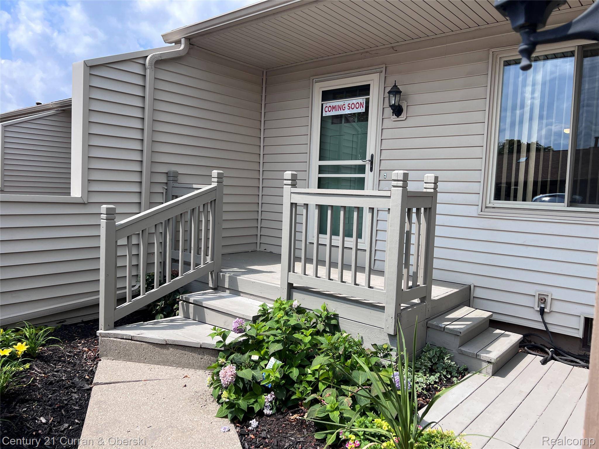 61958 Ticonderoga Drive, South Lyon, MI 48178