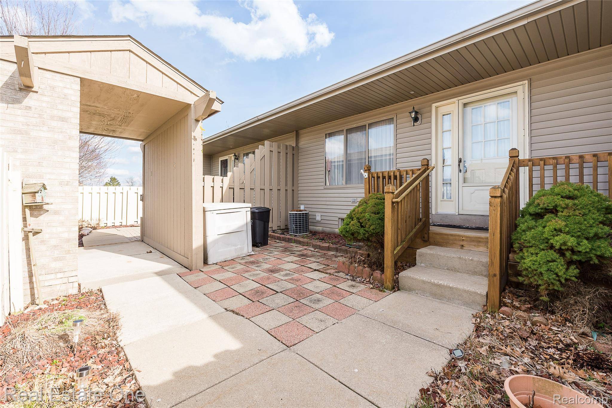 62360 Arlington CIR #2, South Lyon, MI 48178