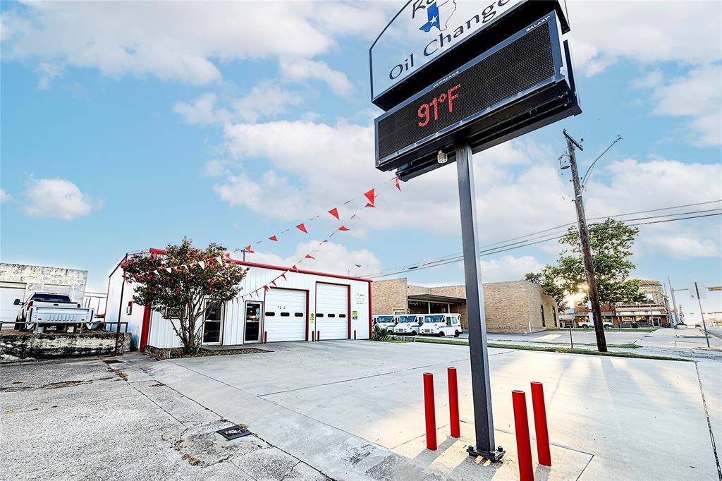 108 E Wise Street, Bowie, TX 76230