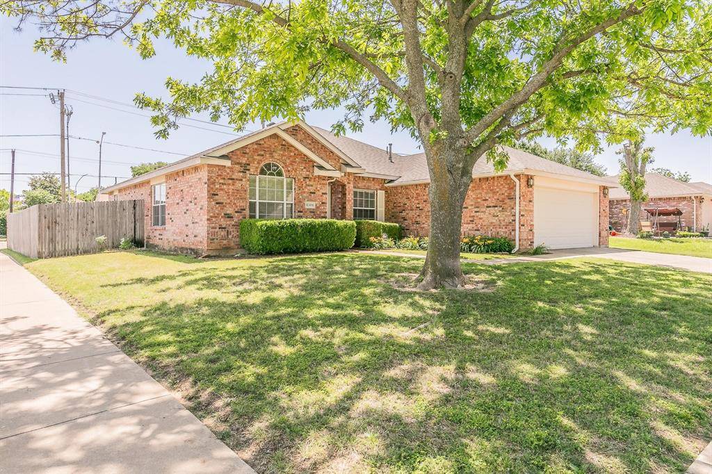 8301 Clearbrook Drive, Fort Worth, TX 76123