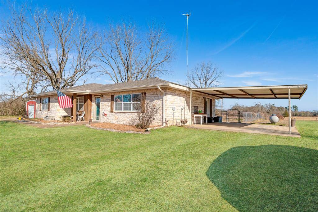 8413 Farm Road 195, Bagwell, TX 75412