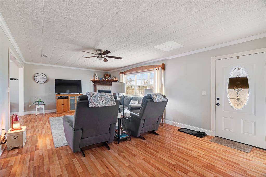 8413 Farm Road 195, Bagwell, TX 75412